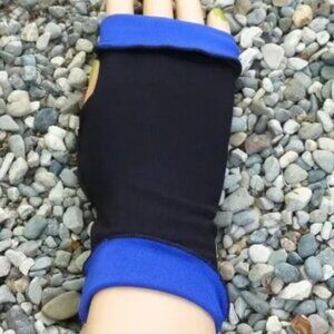 Caron Miller Reversible Fingerless Gloves, Blue